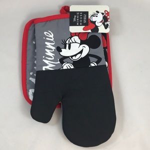 NWT Minnie Mouse Oven Mitt